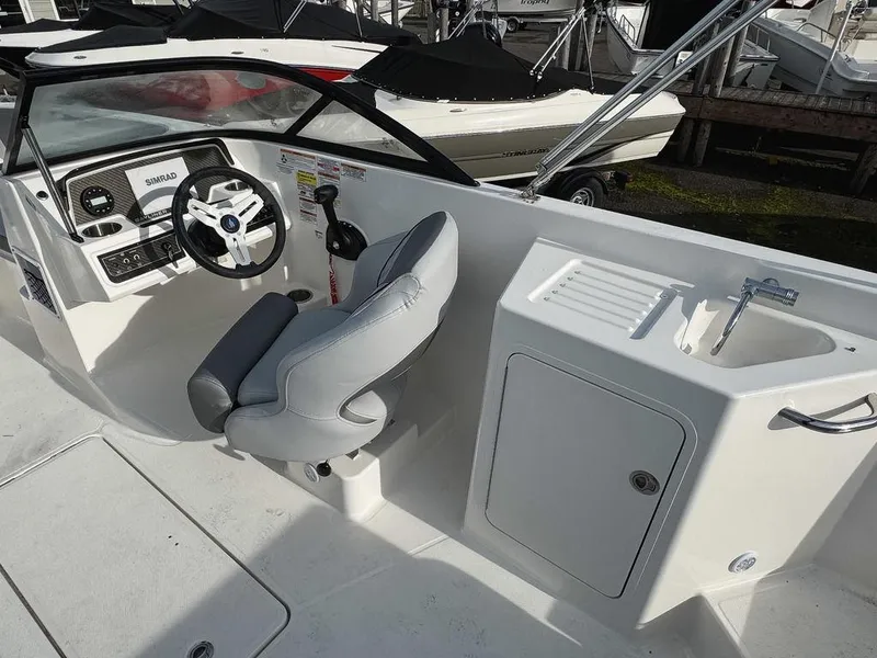 Slide: The Image of Bayliner DX 2200 2024 - 7