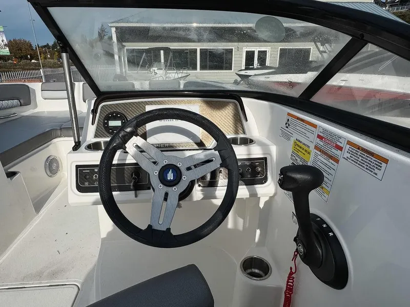 Slide: The Image of Bayliner DX 2200 2024 - 8