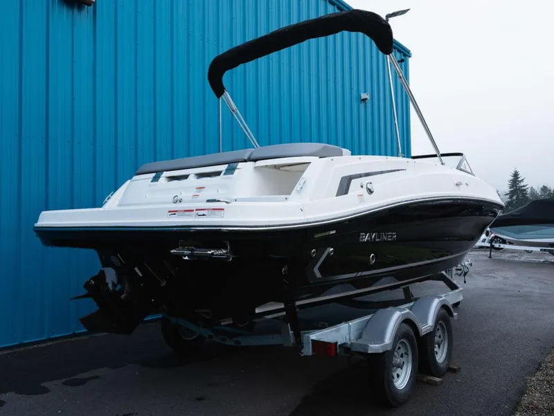 Slide: The Image of Bayliner VR6 Bowrider I/O 2025 - 3