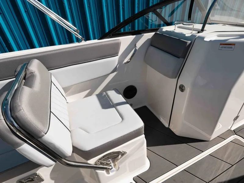 Slide: The Image of Bayliner D22I 2025 - 10