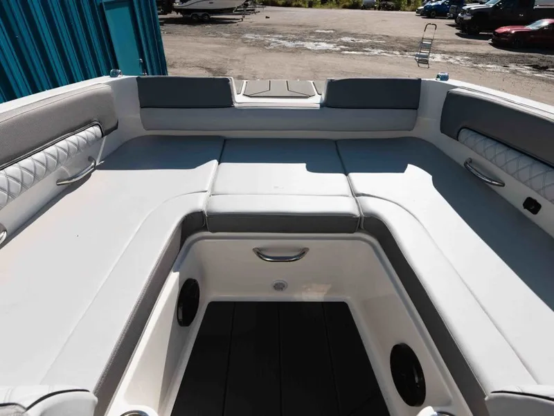 Slide: The Image of Bayliner D22I 2025 - 11