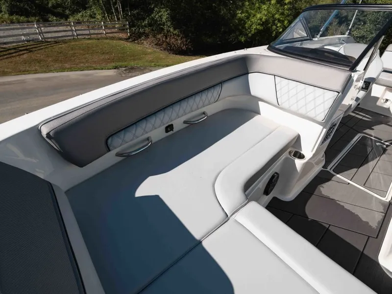 Slide: The Image of Bayliner D22I 2025 - 13