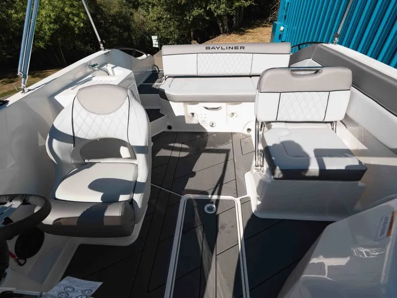 Slide: The Image of Bayliner D22I 2025 - 14