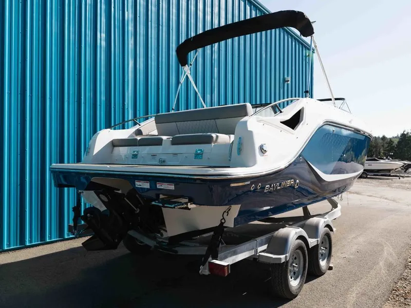 Slide: The Image of Bayliner D22I 2025 - 3