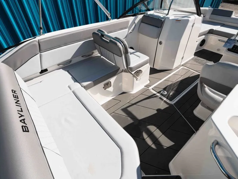 Slide: The Image of Bayliner D22I 2025 - 6
