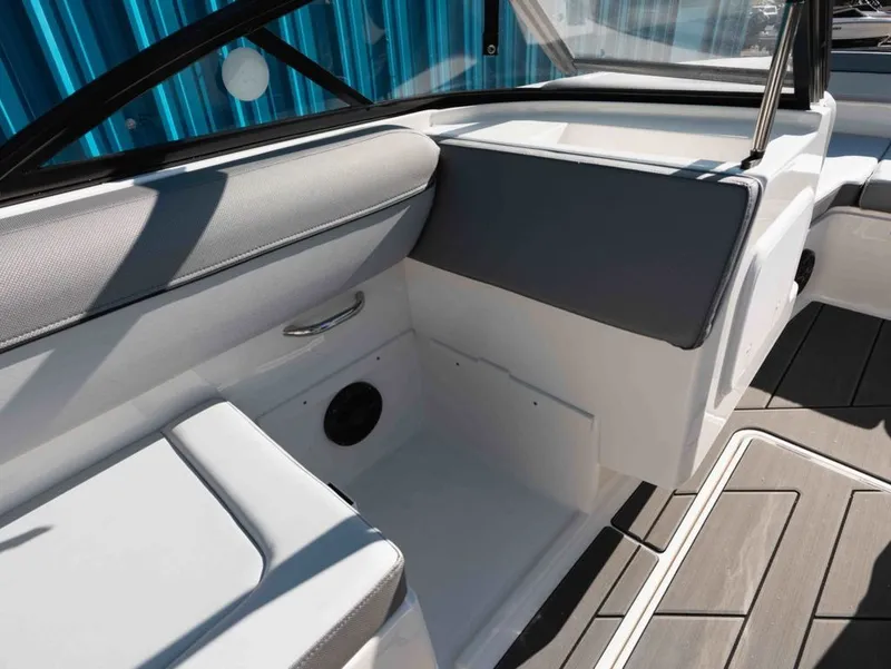 Slide: The Image of Bayliner D20 2025 - 10