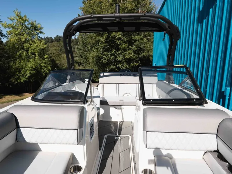 Slide: The Image of Bayliner D20 2025 - 12