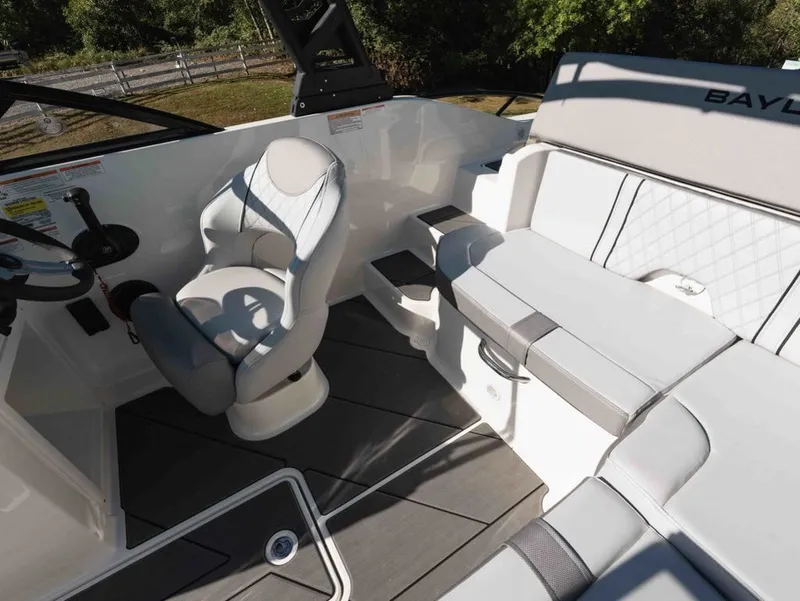 Slide: The Image of Bayliner D20 2025 - 15