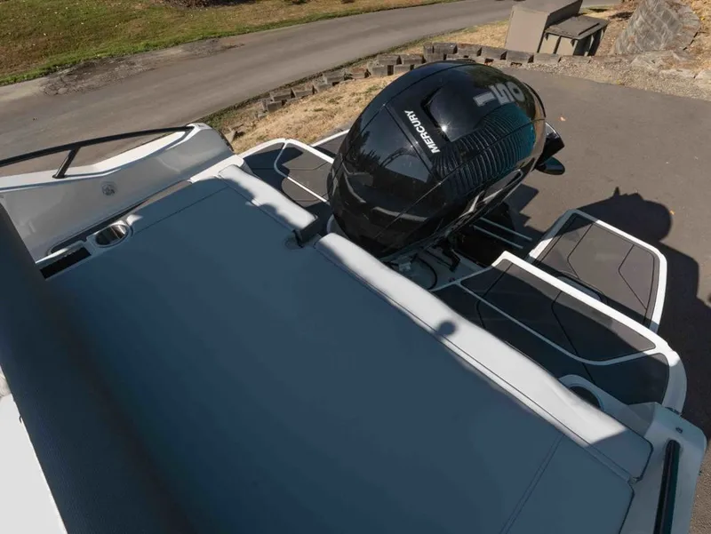 Slide: The Image of Bayliner D20 2025 - 16