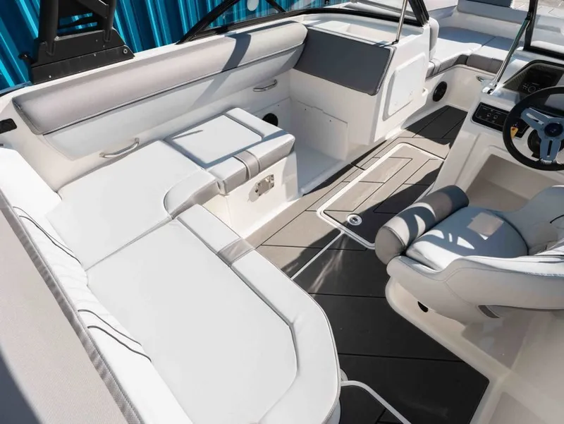 Slide: The Image of Bayliner D20 2025 - 7