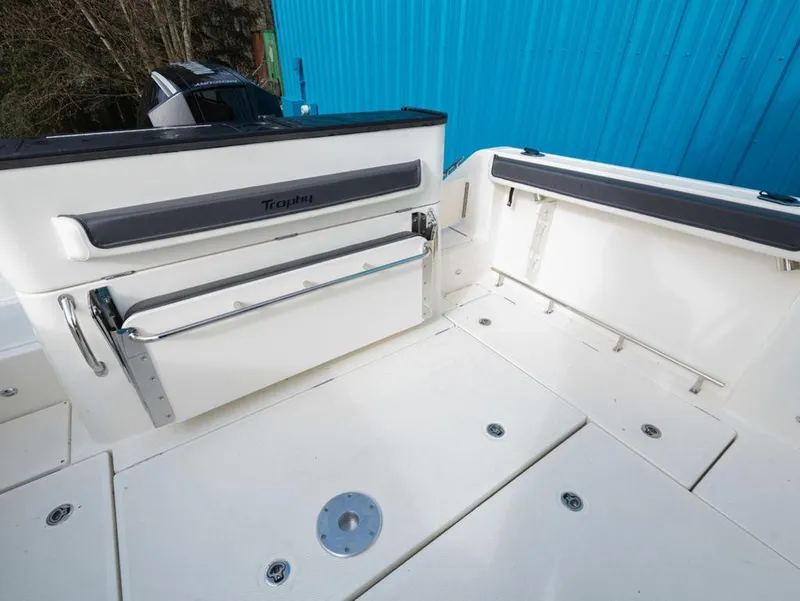 Slide: The Image of Bayliner Trophy T25 Pilothouse 2025 - 16