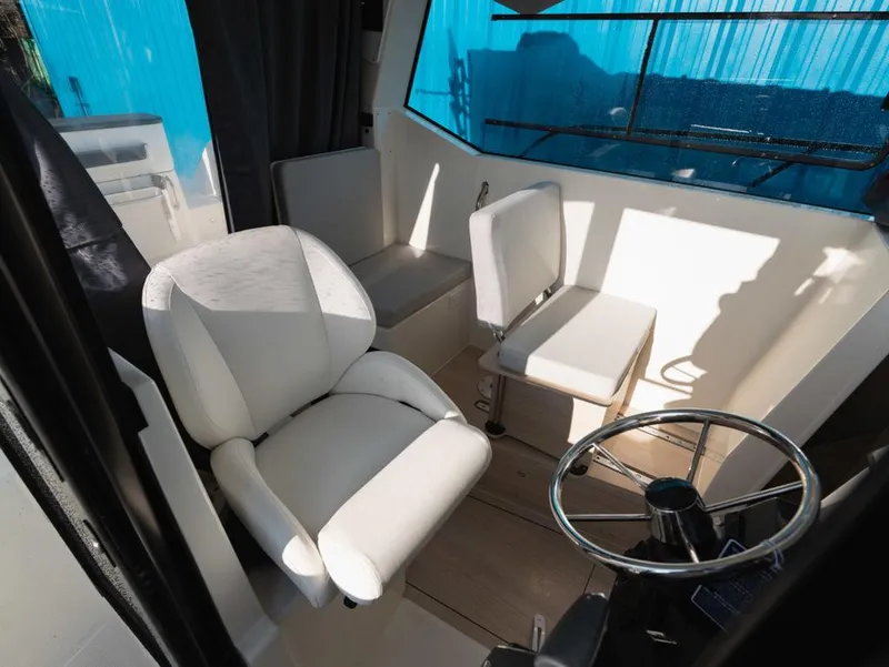 Slide: The Image of Bayliner Trophy T25 Pilothouse 2025 - 10