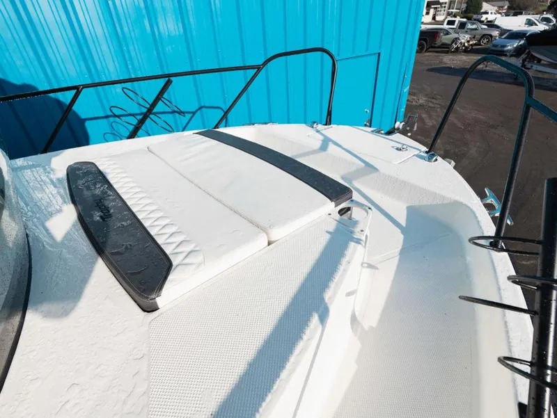 Slide: The Image of Bayliner Trophy T25 Pilothouse 2025 - 12