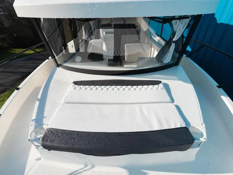 Slide: The Image of Bayliner Trophy T25 Pilothouse 2025 - 13