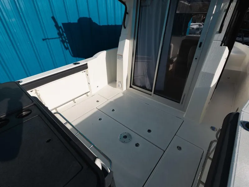 Slide: The Image of Bayliner Trophy T25 Pilothouse 2025 - 4