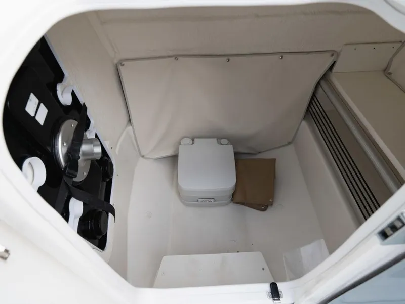 Slide: The Image of Bayliner Trophy T22SC 2025 - 10