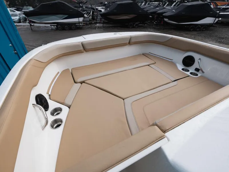 Slide: The Image of Bayliner Trophy T22SC 2025 - 11