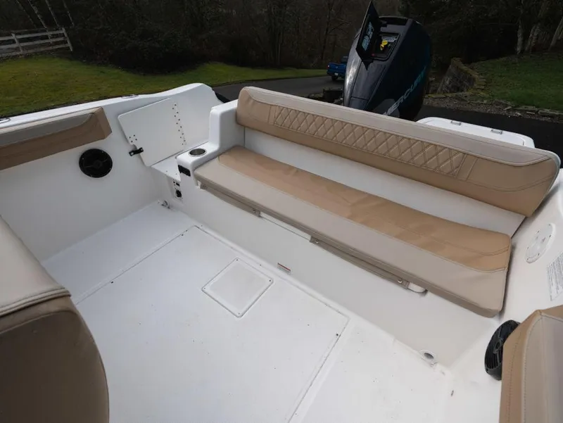 Slide: The Image of Bayliner Trophy T22SC 2025 - 15