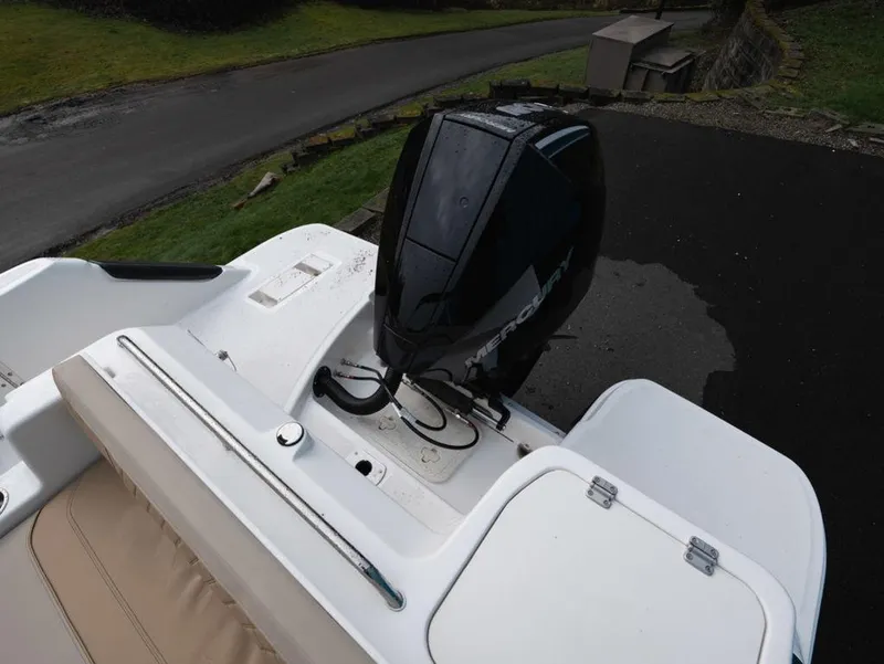 Slide: The Image of Bayliner Trophy T22SC 2025 - 16