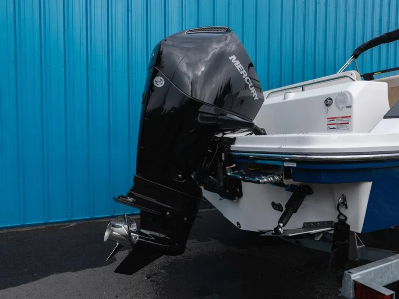 Slide: The Image of Bayliner Trophy T22SC 2025 - 17