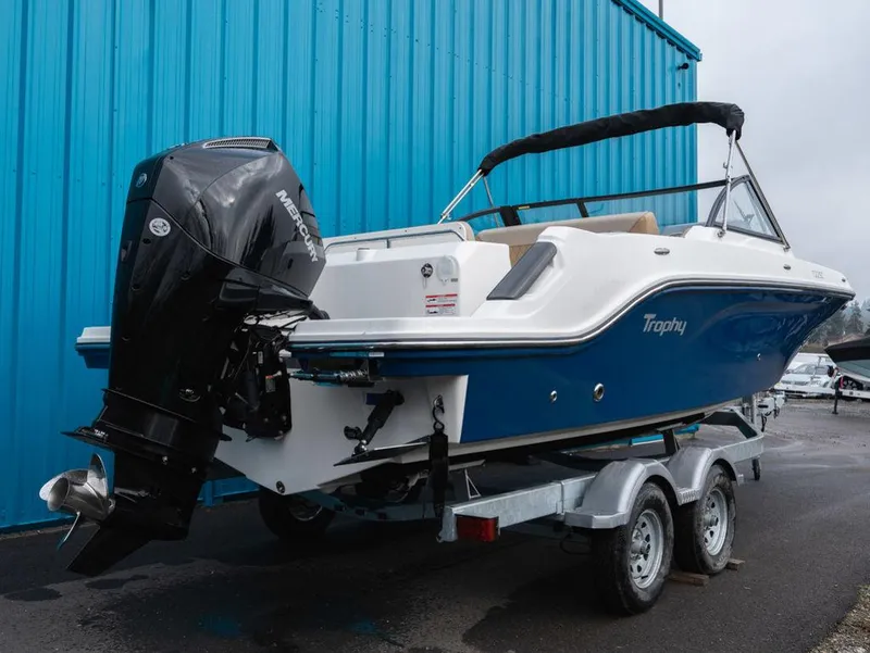 Slide: The Image of Bayliner Trophy T22SC 2025 - 3