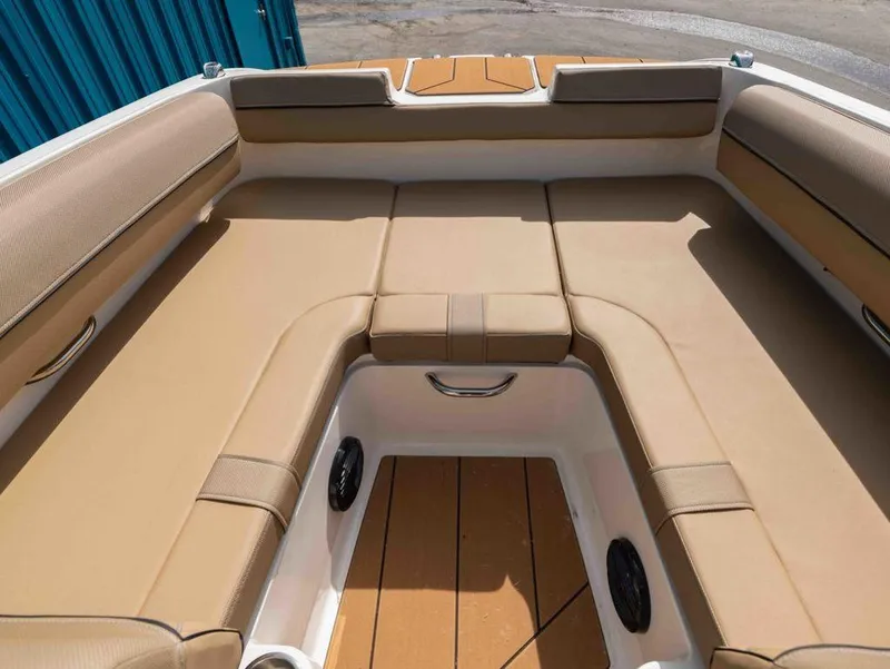 Slide: The Image of Bayliner D20I 2025 - 10