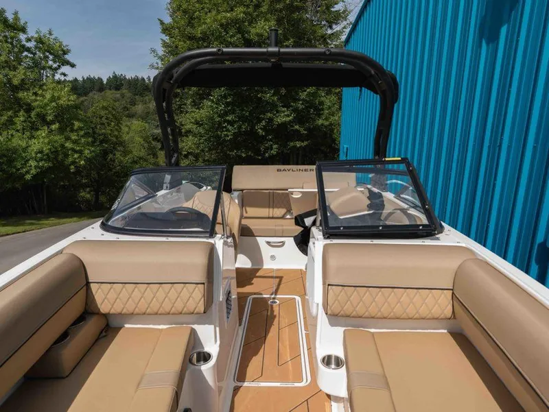 Slide: The Image of Bayliner D20I 2025 - 11