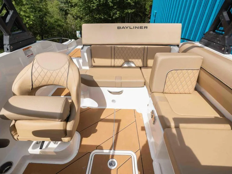 Slide: The Image of Bayliner D20I 2025 - 13