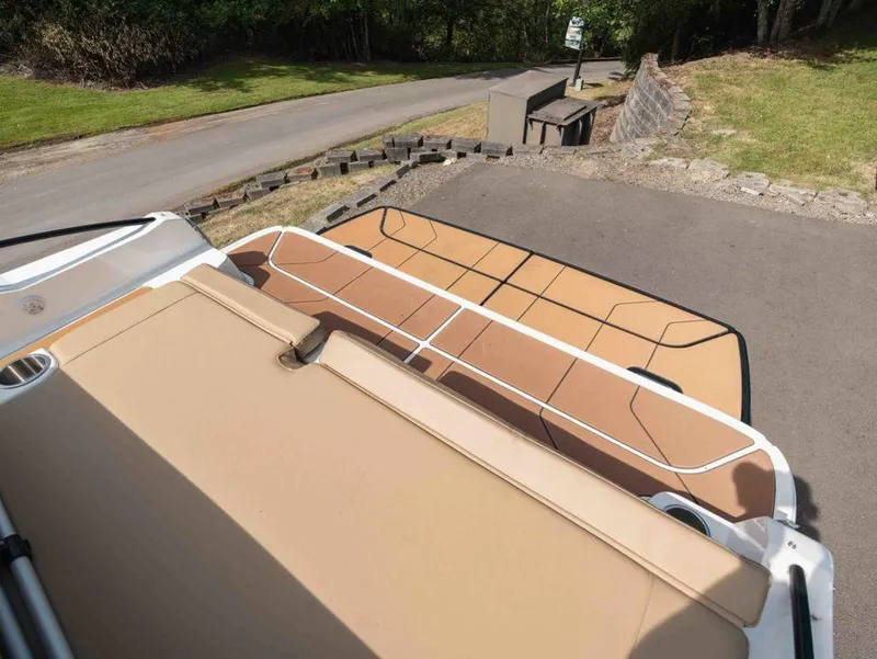 Slide: The Image of Bayliner D20I 2025 - 15