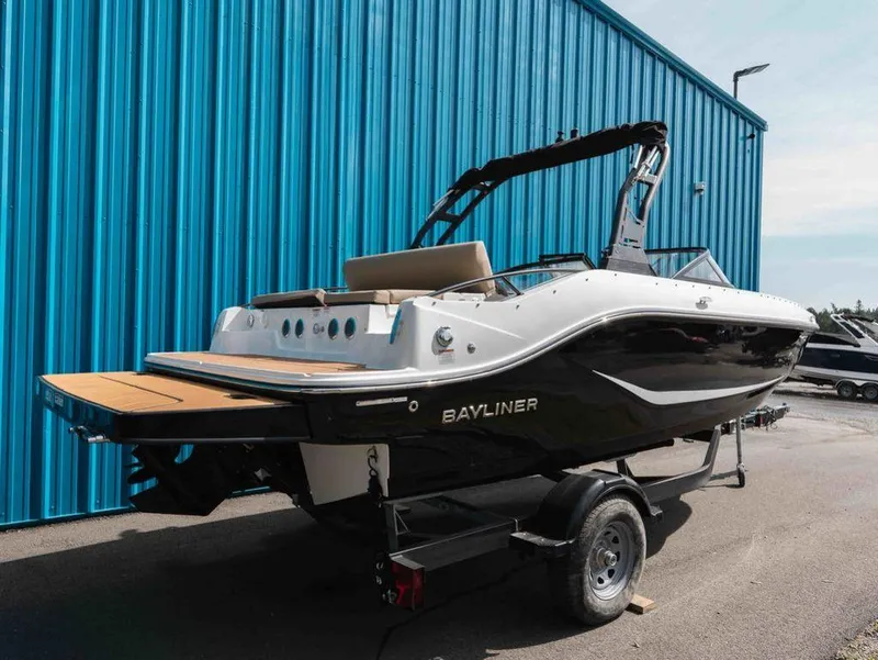 Slide: The Image of Bayliner D20I 2025 - 3