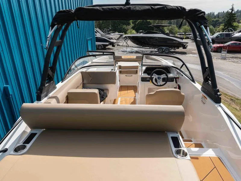 Slide: The Image of Bayliner D20I 2025 - 5