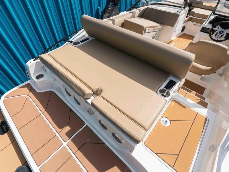 Slide: The Image of Bayliner D20I 2025 - 6