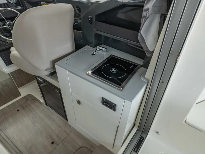 Slide: The Image of Bayliner Trophy T23 Explorer 2025 - 7