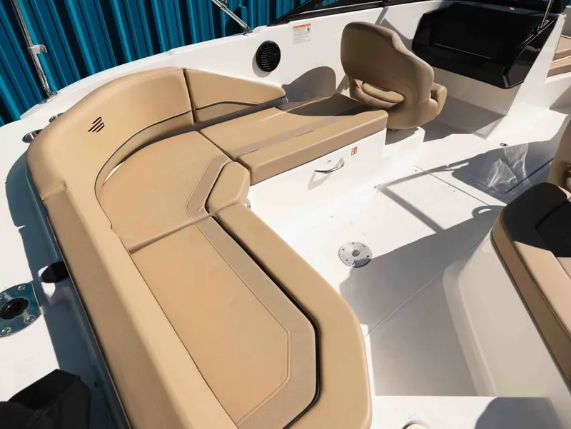 Slide: The Image of Bayliner V20 2025 - 5