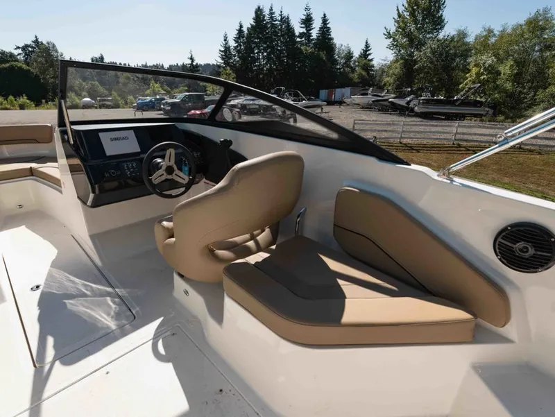 Slide: The Image of Bayliner V20 2025 - 6