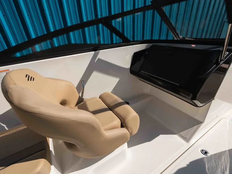 Slide: The Image of Bayliner V20 2025 - 7