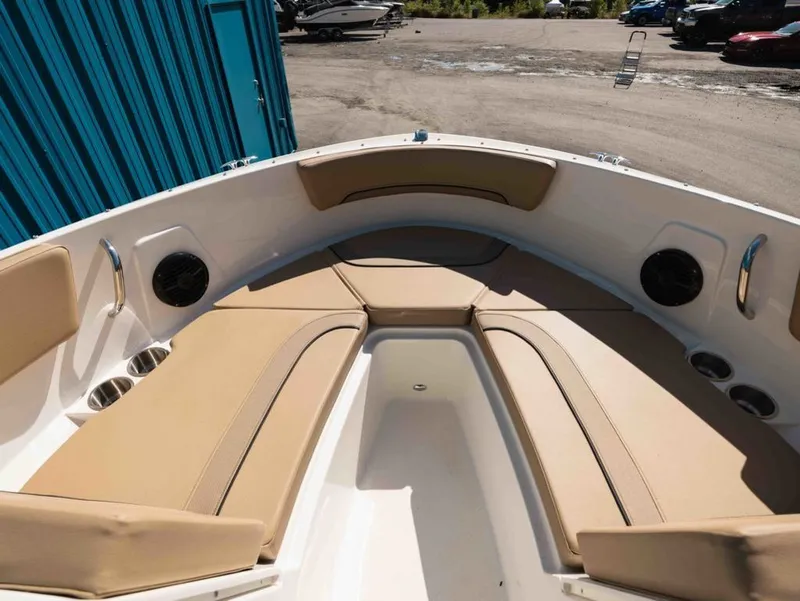 Slide: The Image of Bayliner V20 2025 - 8