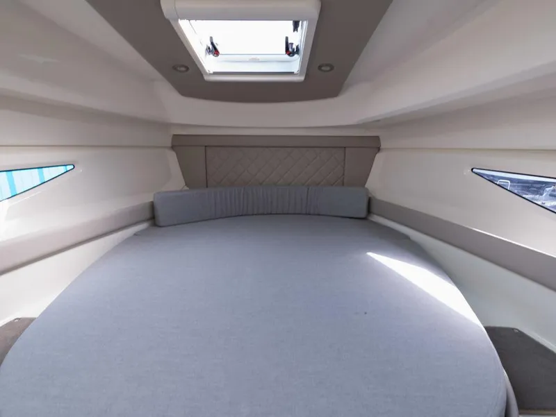 Slide: The Image of Bayliner Trophy T29 Explorer 2025 - 10