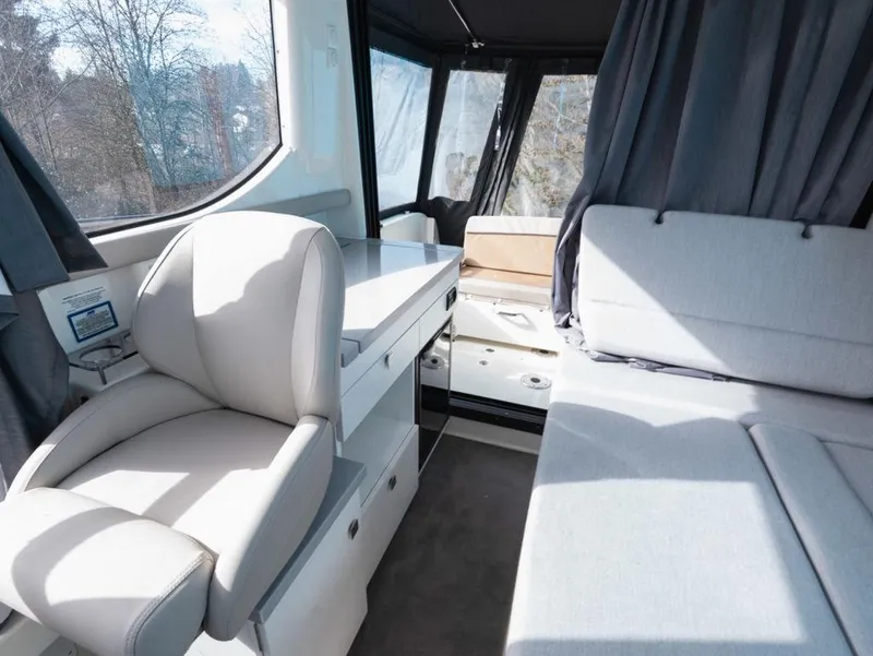 Slide: The Image of Bayliner Trophy T29 Explorer 2025 - 12