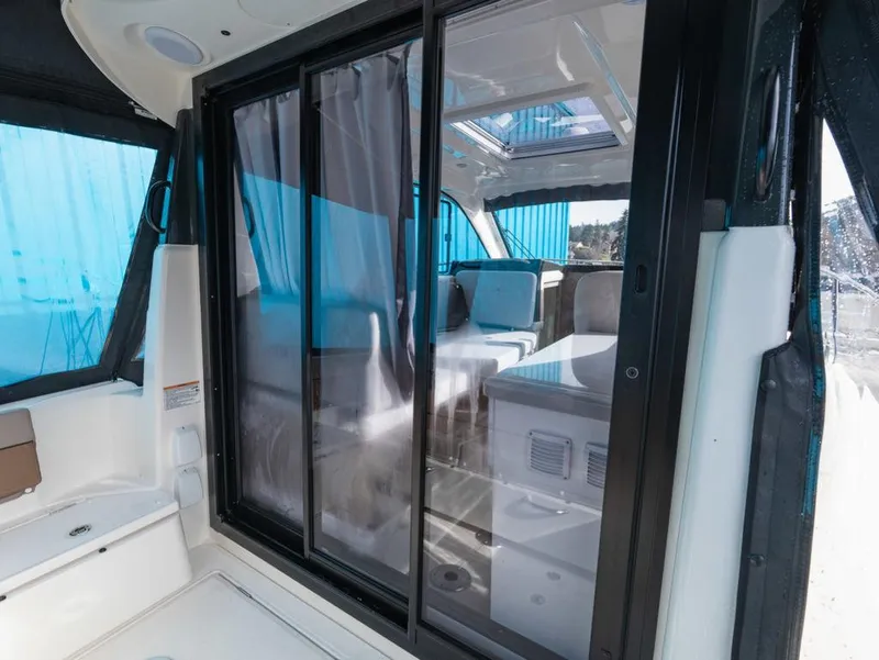 Slide: The Image of Bayliner Trophy T29 Explorer 2025 - 5