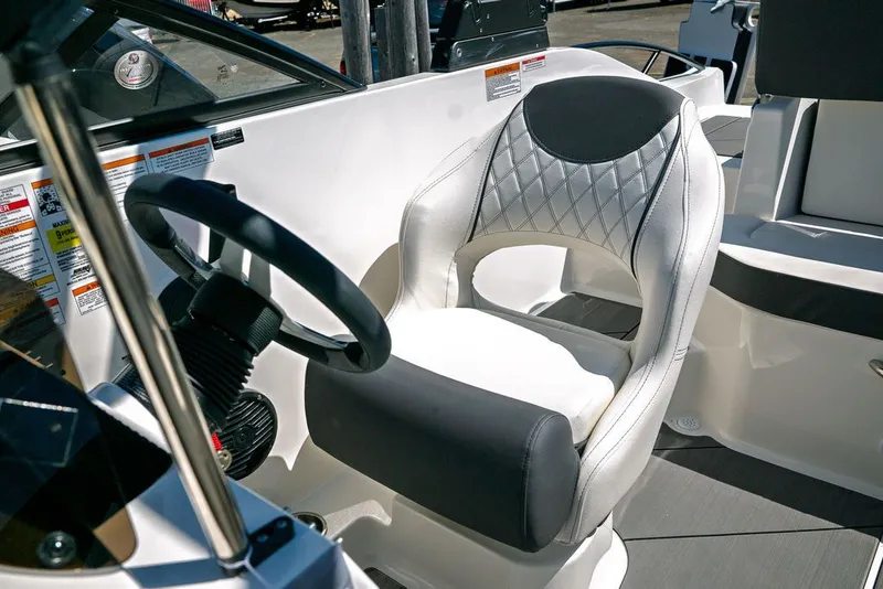 Slide: The Image of Bayliner D20I 2025 - 10