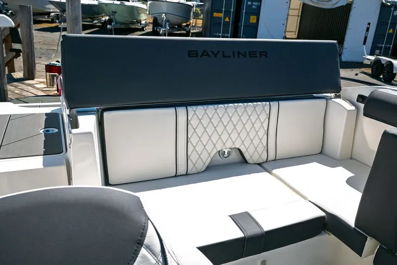 Slide: The Image of Bayliner D20I 2025 - 12