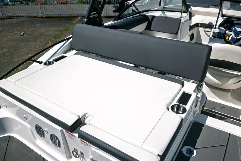 Slide: The Image of Bayliner D20I 2025 - 4