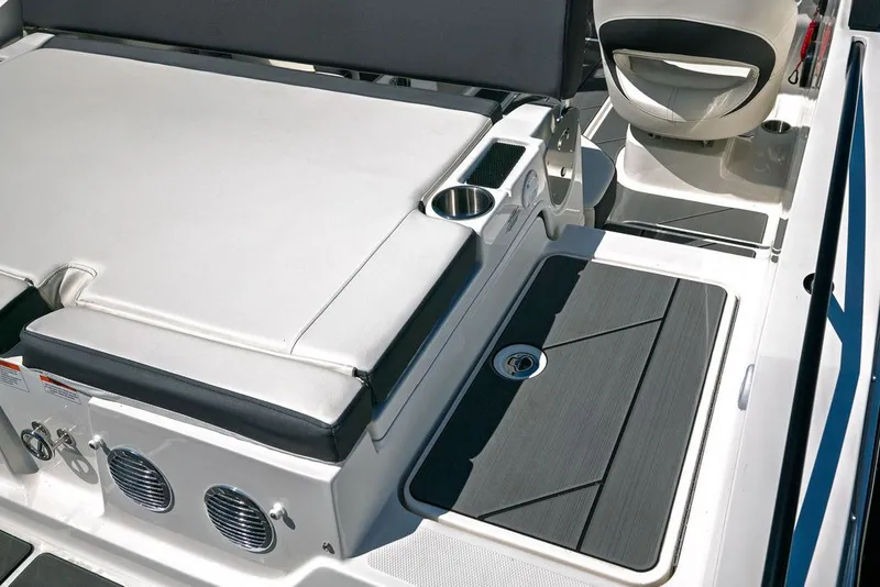 Slide: The Image of Bayliner D20I 2025 - 5