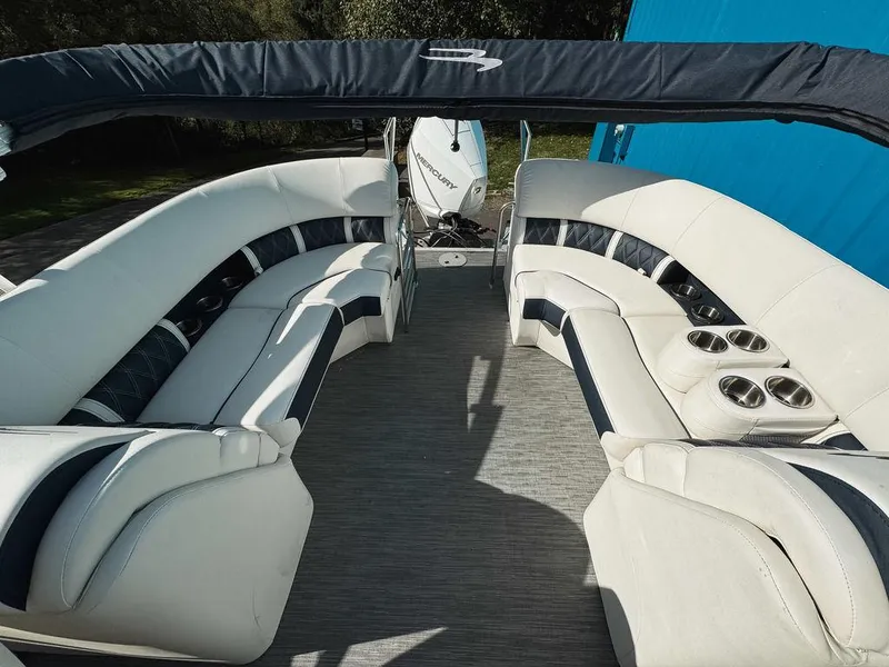 Slide: The Image of Bennington 24 LX FASTBACK 2023 - 6