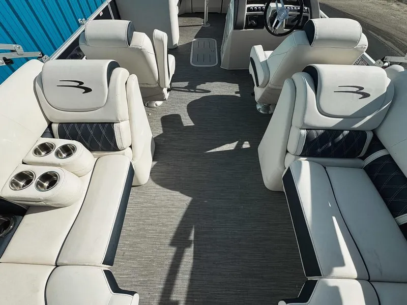 Slide: The Image of Bennington LX Sport Line 2023 - 9