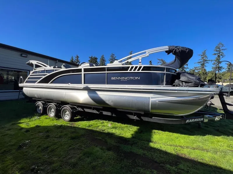 The Image of Bennington 25 LFB BOWRIDER 2024 - 1