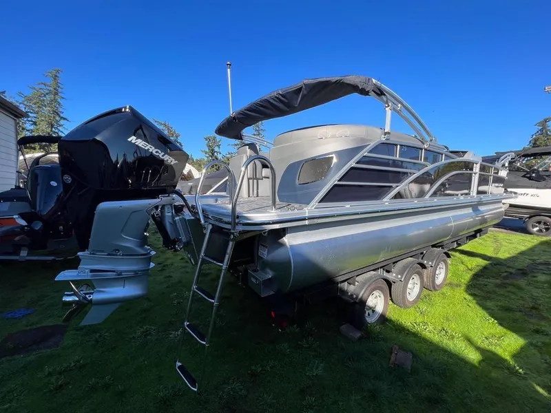 Slide: The Image of Bennington 25 LFB BOWRIDER 2024 - 2