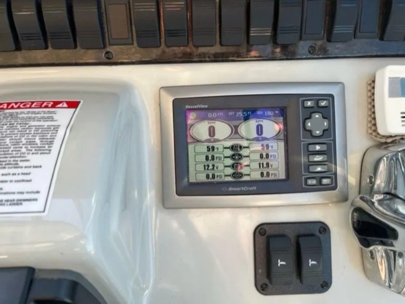 Slide: The Image of Sea Ray 390 Sundancer 2010 - 13