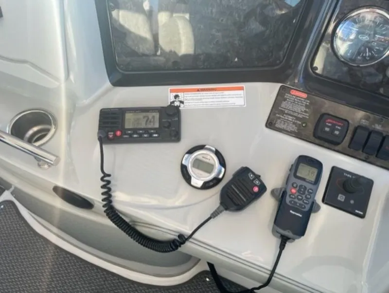 Slide: The Image of Sea Ray 390 Sundancer 2010 - 14